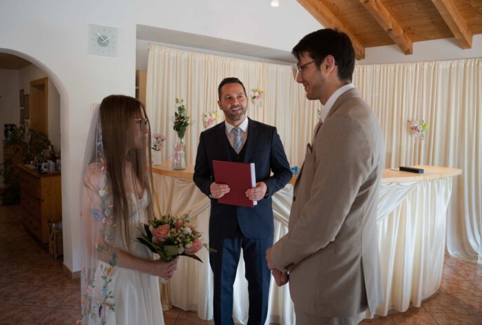 03-Beni-Caroline-Teaser